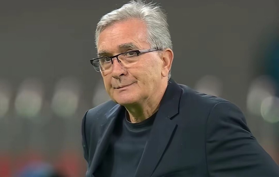 置上, AA, 成都蓉城坐