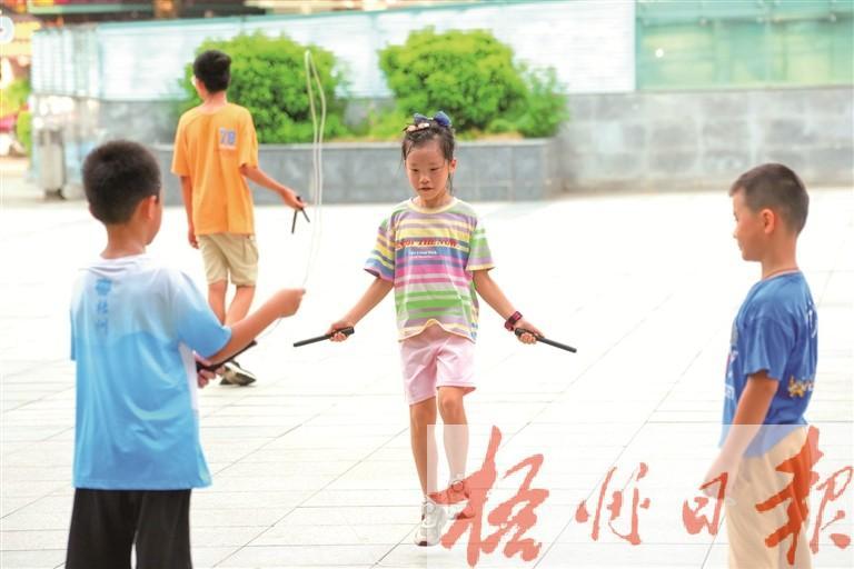 击对抗训练, src, img