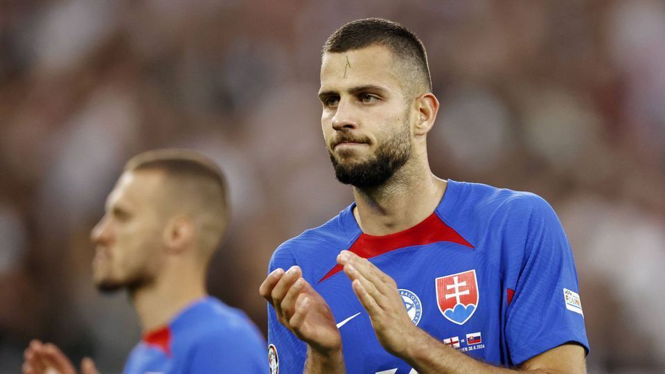 他从未缺席 他从未缺席